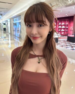 Yi-Ruei Chen Instagram - 黑色情人節快樂🖤
I’m Your Baby monster 😉

-
昨日活動造型：
Dress: @yuyu_active
Accessories: @recoverydesign @cloud_by_cloud
Stylist: @stylistlun716
Hair: @i_carlllll