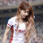 Yi-Ruei Chen Instagram - 今年在一開季就滿滿的應援， 終於體會了「全職啦啦隊」的感覺💦 好累唷 哈哈哈哈哈哈哈哈 姊姊我的腰啊～～～～～還堪用 多年來一直邊兼差 在外接一些零工、打雜貼補家用😛 遇到機會就去嘗試&突破看看 努力不要被當ㄍ花瓶 圖一 我自己製造的仙女之靈魂髮絲 產生的氛圍感大片 看來我真的蠻適合當花瓶ㄉ 好想當個不會酸痛流汗的花瓶 今年終於沒有外務可以好好在球場上班！ 繼續努力當花瓶pro max 最近滑社群 特別喜歡看到各隊啦啦隊員們的照片跟影片 真是賞心悅目 還會含有綜藝娛樂成份 總是逗樂了私下宅女I人我 宅女叡表示： 啦啦隊女孩們可以說是 顏值在線多種風味 身體真d強壯 耐摔耐操抗寒抗曬 冷凍火烤風味皆好👍😋