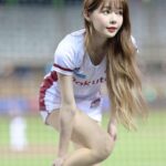 Yi-Ruei Chen Instagram - 今年在一開季就滿滿的應援， 終於體會了「全職啦啦隊」的感覺💦 好累唷 哈哈哈哈哈哈哈哈 姊姊我的腰啊～～～～～還堪用 多年來一直邊兼差 在外接一些零工、打雜貼補家用😛 遇到機會就去嘗試&突破看看 努力不要被當ㄍ花瓶 圖一 我自己製造的仙女之靈魂髮絲 產生的氛圍感大片 看來我真的蠻適合當花瓶ㄉ 好想當個不會酸痛流汗的花瓶 今年終於沒有外務可以好好在球場上班！ 繼續努力當花瓶pro max 最近滑社群 特別喜歡看到各隊啦啦隊員們的照片跟影片 真是賞心悅目 還會含有綜藝娛樂成份 總是逗樂了私下宅女I人我 宅女叡表示： 啦啦隊女孩們可以說是 顏值在線多種風味 身體真d強壯 耐摔耐操抗寒抗曬 冷凍火烤風味皆好👍😋