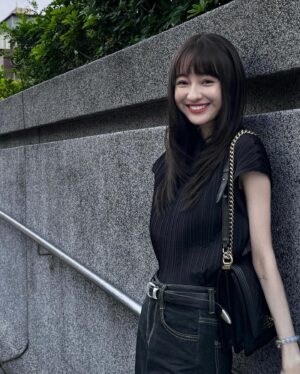 Ying-Xuan Ge Instagram - 最近看到很喜歡的一句話：
「兩個靈魂，不會偶然相遇。」

🖤