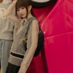 Ying-Xuan Ge Instagram – Dior 101旗艦店重新開幕🌟

旗艦店的外牆以立體背光籐格紋妝點而成
旋轉樓梯則是從巴黎全新蒙田大道30號總店裏汲取靈感
旋轉樓梯真的好美。

家飾系列也好喜歡
趁著年前可以去逛逛把喜歡的東西帶走🖤

@dior #dior