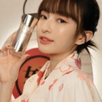 Ying-Xuan Ge Instagram - 還沒辦法飛日本 只能先在台灣過過癮 這個週末 #資生堂東京櫃 在新光南西舉辦日式祭典活動 宛如將日本冬日祭典原汁原味搬到台灣😍 #東京女子力冬之町 現場設計四大打卡區可以讓大家體驗拍照 🔸風味釣水球區 滿滿的水球裡裝有 怡麗絲爾 x 心機彩粧 的明星品 只要現場釣起多少水球 好禮就能直接都帶走 🔸繪馬互動許願區 可以自己手繪出獨一無二 專屬繪馬許下2023新年心願 🔸日式祭典打卡區 最喜歡這區的設計 還有可愛的糖葫蘆及扇子等拍照小物 現場還有專業攝影師駐點 拍攝並印製出美照帶回家 🔸明星品體驗區 #膠原蛋白保養專家 怡麗絲爾 & #日本冠軍底妝霸主 心機彩粧 經典明星品及新品自助體驗 只要參加就贈香氛掛片2片 滿$3500贈印花樂日系手腕提袋 任意消費贈澎彈美妝滿$5500贈印花樂日系瓷盤2件組 趕快報名參加！ 活動時間 2022/12/9-2023/2/19 @elixirtw @maquillagetw