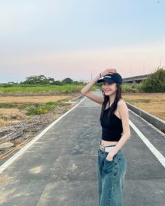 Ying-Xuan Ge Instagram - 外公家的天空 中秋節快樂😃🎑