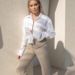 Yoanna House Instagram - 🦋ℙ𝕠𝕤𝕚𝕥𝕚𝕧𝕖 𝕧𝕚𝕓𝕖𝕤 🦋 ℍ𝕖𝕒𝕝𝕥𝕙𝕪 𝔹𝕠𝕕𝕪 🦋 𝔾𝕠𝕝𝕕𝕖𝕟 ℍ𝕠𝕦𝕣 🌅 𝕊𝕖𝕝𝕗 𝕃𝕠𝕧𝕖