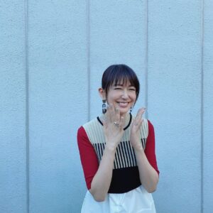 Yôko Moriguchi Instagram - .
.
8月最後の日。
31日の19時は
プレバト俳句昇格試験！！
収録前に『行くぞーー！』と
写真をパチリン。
応援してください😭
.
#プレバト
#俳句
#昇格試験

衣裳
@un3d_official 
@agu_accessories
@higashiyamapr
@manacraftshoes