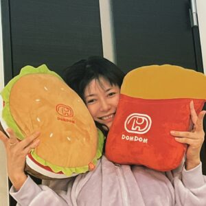 Yoko Maki Instagram - ヴィレッジヴァンガードでGET❤️❤️❤️