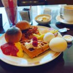 Yoko Maki Instagram – 朝が頗る苦手な真木よう子が半分寝ながら朝食バイキングにいくとどうなるかの結果が此方です。