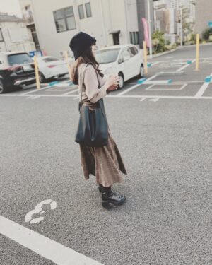 Yoko Maki Instagram - お母さんが、金魚に名前を付けました。
金魚の名前は「ブラボー」です。
写真は真木よう子です。
