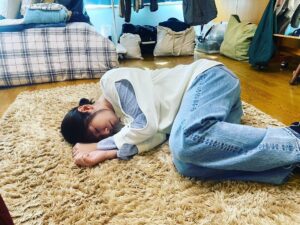 Yoko Maki Instagram - 割と頻繁にビビるくらい寝ます
何しても起きない絶望睡眠
