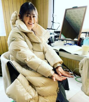 Yoko Maki Instagram - 寒いロケは大変ですが、いつもスタッフさん
キャストに恵まれて気持ちは暖かいです^_^
