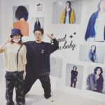 Yoko Maki Instagram - 昔からお世話になってる大好きなパイセン三田真一がディレクションするポップアップストアにお邪魔してきましたー^_^ 可愛すぎて買いすぎた😆 "I Need You Baby" POP UP STORE 9.23 Sat.〜10.1 Sun. RECEPTION PARTY 9.23 Sat. 17:00～20:00 スタイリストとしての範疇を超え、クリエイティブな活動を続ける三田真一氏がディレクションするブランド"I Need You Baby" オンラインストアのみで展開していたこのブランドがついにPOP UP STOREを開催！ 2023FALL＆WINTERの新作に加え、過去のアーカイブも販売！ ※一部サンプルを展示してのオンライン予約購入商品あり 9/23 Sat.&24 Sun.は、三田氏が在店するほか、 ポップアップ展開商品をご購入のお客様に、ブランドオリジナルグラフィックのシルクスクリーンペイントサービスを会場内にて実施。 また、ポップアップストア期間中ご来店のお客様には、ブランドオリジナルステッカーをプレゼント！※なくなり次第終了いたします。 9/23Sat. 17:00〜開催するレセプションパーティはどなたでも参加可能です。 "I Need You Baby"を実際に手に取って頂けるこの機会に是非ご来場ください！ 【"I Need You Baby" POP UP STORE】 ■期間：9/23 Sat.〜10/1 Sun. ※9/23 Sat.17:00〜20:00はどなたでも参加して頂けるレセプションパーティーを行います。 混雑時は一部入場を規制させて頂く場合がございます。 ■会場 OPEN STUDIO(FREAK'S STORE渋谷併設ギャラリー) 〒150-0041 東京都渋谷区神南1-13-1 TEL 03-6415-7728 ▫️営業時間 【平日】12:00〜20:00 【土日祝】12:00〜20:30 #i_need_you_baby #三田真一