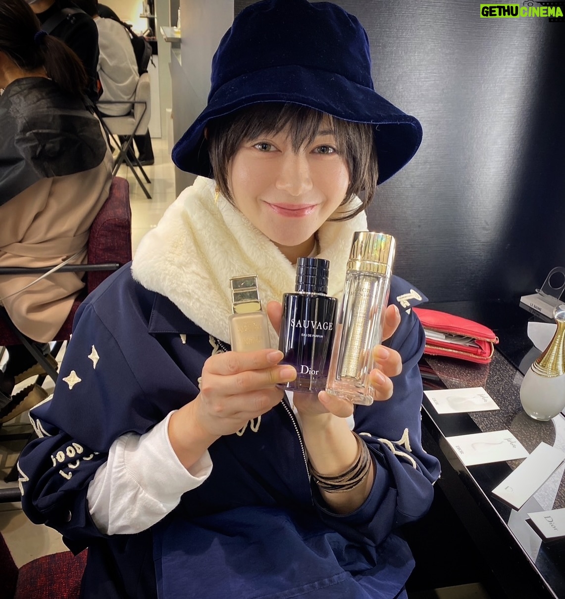 Yoko Maki Instagram - 自分へのプレゼント二つ目購入しちゃいました 真ん中のsauvageは真木よう子真面目にお勧めの香り! 帽子もお気に入りなので是非チェックしてみてください❤️