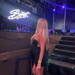 Yola Berrocal Instagram - #Yolista ¿Cuál es tu canción favorita de #Beret? Exitazo de concierto en #starlitemarbella 🎤🎼🎸 #telecinco #marbella #yolaberrocal