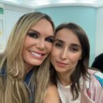 Yola Berrocal Instagram – Yola Mola 1000, de eso no había duda, pero madre mía, lo vuestro es fuerte.  Estáis comprando a topor este disco que ha cumplido ya 8 añitos y que por fin tiene su vinilo en el que hemos replicado el diseño de aquel CD tan majo con todas sus portadas y una extra con la María Zahara de casi 40.

Ya sabéis que podéis reservarlo en vuestra tienda favorita y el próximo 1 de diciembre estará ya en todas partes ✨
