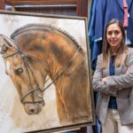 Yola Berrocal Instagram - Trabajo realizado para la Pintora de hiperrealismo Bárbara Pérez (@attrezzo.es ), un trabajo realizado con bolígrafo marrón y negro, y dándole unos toques de textura. Esta exposición se realizó en la tienda que tiene en #madrid el famoso diseñador @felixramirooficial y que acompañaron personalidades como @yolaberrocal y @michaelterlizzi86 “Origen”que asi se llama la exposición no deja indiferente a nadie y hace reflexionar sobre nosotros y el dia a dia. #AnimalWildlife #Animal #Hanging #Room #Togetherness #FormalWear #Indoors #groupofpeople #pintura #arte #art #painting #artist #artwork #drawing #artista #dibujo #paint #artgallery #illustration #watercolor #hiperrealismo #boligrafo #color #pintora