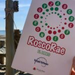 Yola Berrocal Instagram - SORTEO LIBRO (Foto hecha hace dos semanas) #Yolista ahora que estamos en casa, es muy buen momento para leer, yo regalo mi libro @roscoraeapp que ha escrito mi bella Madre. Solo tienes que: 1.- Seguir a @roscoraeapp. 2- Mencionar a 5 amigos en esta publicación. 3- Darle like. #yolista si quieres puedes bajarte la App de @roscoraeapp que es gratuita, jugar tú solo o retar a tus amigos, familiares, aleatoriamente o a mí. Haré un sorteo aleatorio el 31 de Marzo, lo haré hoy 6 de Abril . cuántos mas amigos menciones más posibilidad de que te toque. #Yolistas os envío un beso muy fuerte y ojalá que estéis bien y vuestros familiares💜 #yoestoyencasa #yomequedoencasa #quédateencasa #roscorae #roscoraeapp #roscoraepasapalabra #LibroRoscoRae #pasapalabra #yolaberrocal #enformaconyola #SiempreShei 💜