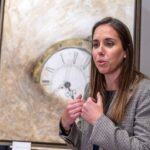 Yola Berrocal Instagram - Trabajo realizado para la Pintora de hiperrealismo Bárbara Pérez (@attrezzo.es ), un trabajo realizado con bolígrafo marrón y negro, y dándole unos toques de textura. Esta exposición se realizó en la tienda que tiene en #madrid el famoso diseñador @felixramirooficial y que acompañaron personalidades como @yolaberrocal y @michaelterlizzi86 “Origen”que asi se llama la exposición no deja indiferente a nadie y hace reflexionar sobre nosotros y el dia a dia. #AnimalWildlife #Animal #Hanging #Room #Togetherness #FormalWear #Indoors #groupofpeople #pintura #arte #art #painting #artist #artwork #drawing #artista #dibujo #paint #artgallery #illustration #watercolor #hiperrealismo #boligrafo #color #pintora