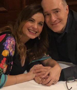 Yolanda Ventura Instagram - Qué la vida nos siga dando la oportunidad de seguir riendo, amando, viajando, aprendiendo, luchando, creando, bailando, celebrando juntos . Feliz aniversario amor … gracias por darme raíces y amar y respetar mi vuelo y mi locura … TE AMO HOY Y ASI CADA HOY @odiseobichir … 💛💛
#13años  #6casados #hoy #odiseobichir #yolandaventura #fichaamarilla