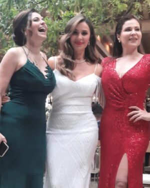 Yolanda Ventura Instagram - Hoy se estrena @asesinasmexico con la bella @catherinesiachoque, la fortuna de trabajar con @antoniodelavegaig @alexdehoyos @lisardoemilio @arenaibarra @arleth_teran111  @marienconene gracias @luisluisillom !! Felicidades a todos por este maravilloso proyecto #mujeresasesinas #yolandaventura #fichaamarilla