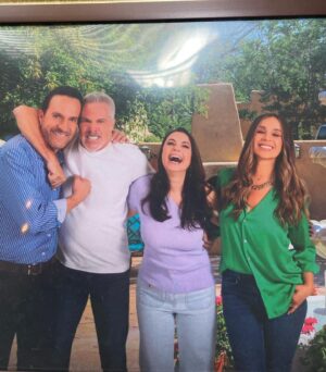 Yolanda Ventura Instagram - Hoy se estrena @asesinasmexico con la bella @catherinesiachoque, la fortuna de trabajar con @antoniodelavegaig @alexdehoyos @lisardoemilio @arenaibarra @arleth_teran111  @marienconene gracias @luisluisillom !! Felicidades a todos por este maravilloso proyecto #mujeresasesinas #yolandaventura #fichaamarilla