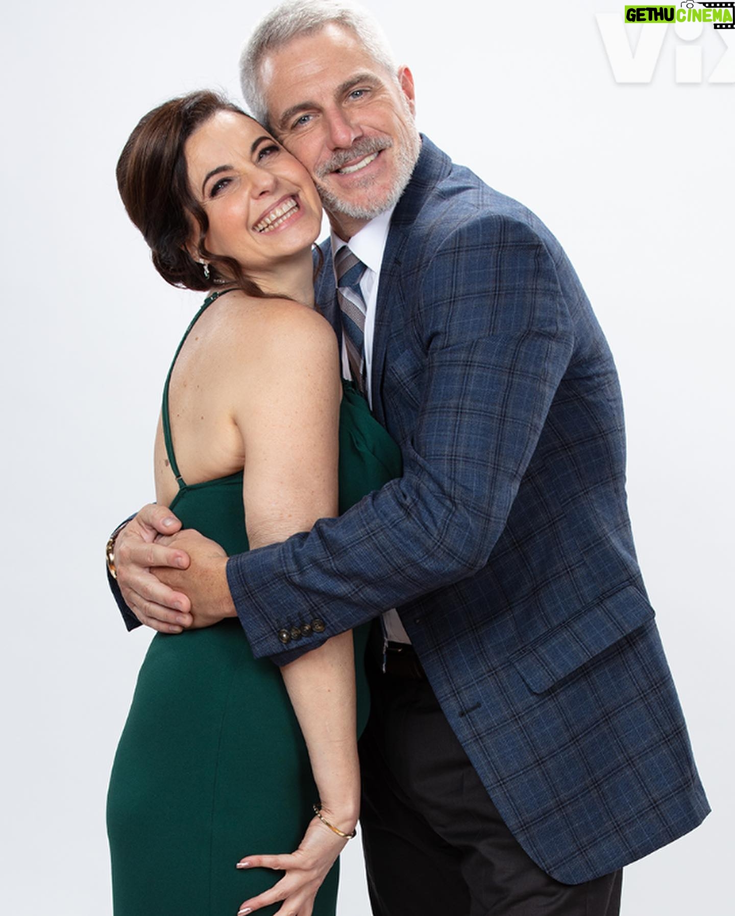 Yolanda Ventura - 3.4K Likes - Hoy se estrena @asesinasmexico con la bella @catherinesiachoque, la fortuna de trabajar con @antoniodelavegaig @alexdehoyos @lisardoemilio @arenaibarra @arleth_teran111 @marienconene gracias @luisluisillom !! Felicidades a todos por este maravilloso proyecto #mujeresasesinas #yolandaventura #fichaamarilla