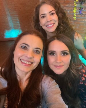 Yolanda Ventura Instagram - @piensoentitv @dulcemaria @loregraniewicz @henryzakka @arianasaavedra #proximamente #piensoenti #dulcemaria #yolandaventura #fichaamarilla #telenovelas