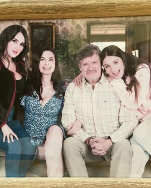 Yolanda Ventura Instagram - @piensoentitv @dulcemaria @loregraniewicz @henryzakka @arianasaavedra #proximamente #piensoenti #dulcemaria #yolandaventura #fichaamarilla #telenovelas