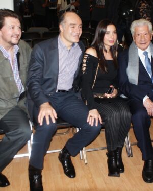 Yolanda Ventura Instagram - Inigualable, lo vamos a extrañar tanto … feliz viaje don #ignaciolopeztarso , aplauso de pie 🎭… mi más sentido pésame a mi querido @juanignacioaranda y todos sus seres queridos . Te quiero Nacho. Te abrazo el corazón 💖💛