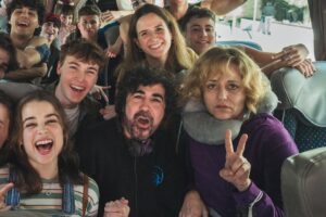 Yolanda Ramos Instagram - Más de 50 alumnos, 2 profesoras encerradas en un hotel, un brote de coronavirus y demasiada agua con misterio. Solo hay que ver la cara de @yolandramos para saber cómo va a acabar esto.

Empieza el rodaje de #ViajeDeFinDeCurso, próximamente en Prime Video.