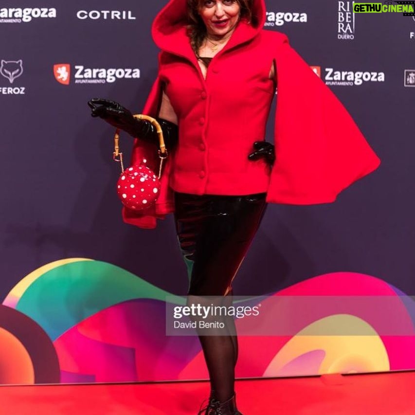 Yolanda Ramos Instagram - Felicidades a todo el equipo de @cardolaserie os quiero! Gracias @embryolisse.spain @coco_latex @albertomurtra @cuckoo_b @tabatamolina.atelier #premiosferoz2022