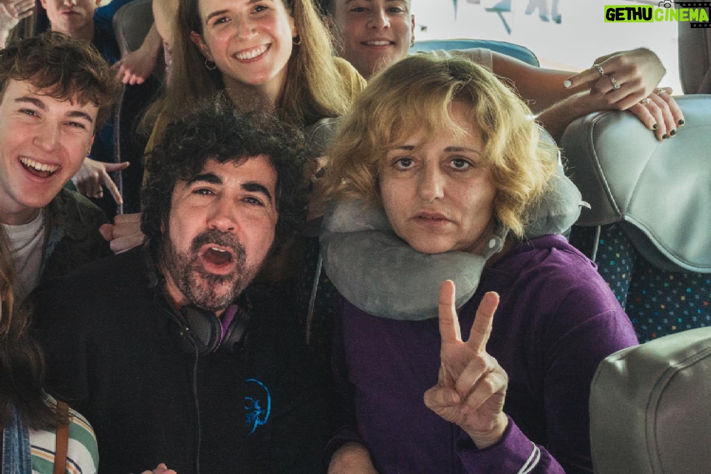 Yolanda Ramos - 37.8K Likes - Más de 50 alumnos, 2 profesoras encerradas en un hotel, un brote de coronavirus y demasiada agua con misterio. Solo hay que ver la cara de @yolandramos para saber cómo va a acabar esto.
Empieza el rodaje de #ViajeDeFinDeCurso, próximamente en Prime Video.