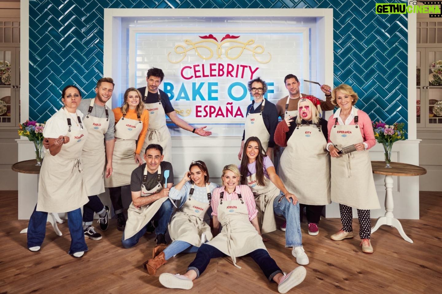Yolanda Ramos Instagram - Mirad esta foto de cerca. Solo por los personajes que competimos vale la pena verlo. ( la vida me pone en cada tesitura) @primevideoes #celebritybakeoff