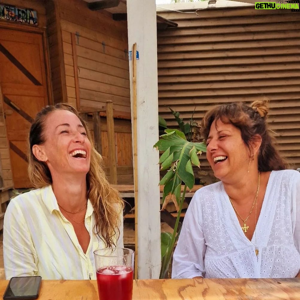 Yolanda Ramos Instagram - Lo mejor de la vida es estar bien acompañado, porque las penas son menos penas y las alegrías más alegres. Y las reuniones de trabajo así, son menos reuniones. 📸@nicolasbelmonte