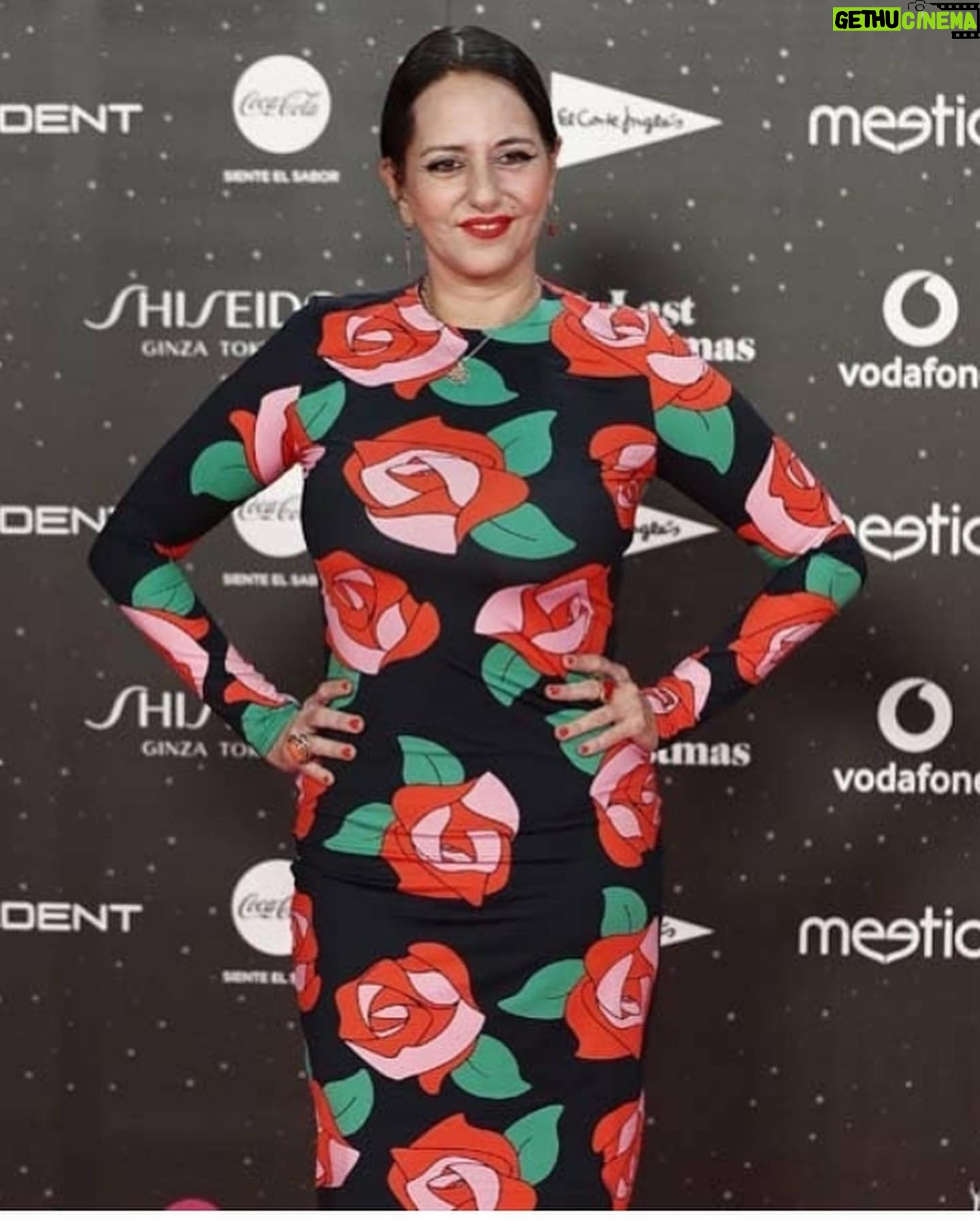 Yolanda Ramos - 16.2K Likes - Entre dos grandes @rosalia.vt @daikyri Enhorabuena por vuestros éxitos!!! Y gracias a @maria_escote por ponerme tan guapa!
@los40spain #nochedemagia