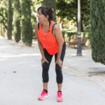 Yolanda Ramos Instagram - Descanso de mi entrenamiento... Pero quieren que descanse de pie... en serio?? sin silla? sin nada? en el aire? 😅 Sigue el reto en @sprinter_es #evolucionaconsprinter
