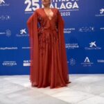 Yolanda Ramos Instagram - Que bonito Málaga con calima y todo, siempre es un placer porque está lleno de gente con buena energía. Aquí con mi modelazo de @gustavoadolfotari en la clausura. Gracias a @antoinella y su equipo de estilistas que me han hecho sentir guapa. Y esas maravillas de joyas de @messikajewelry un sueño Y como siempre a @dypcomunicacion y @festivalmalaga