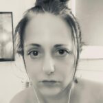 Yolanda Ramos Instagram – Ojalá nuestros muertos no se hayan ido en vano. Nos enseñen a romper fronteras y a amar la libertad que tan asumida teníamos.Por las flores que soñábamos ponerles y no hemos podido.