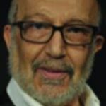 Yonca Şahinbaş Instagram - İlk hocam, oyuncu olabilme sebebim. Oyuncu aday adayı, konservatuvar seçmelerine katılmak isteyen beni sınava hazır hale getiren ve şimdi eğer birazcıkta olsa kendime oyuncu diyebiliyorsam ilk sebebidir sevgili ve biricik ERHAN HOCAM. Birkaç hafta önce telefonda konuşmamızın son olduğunu bilmemek ne tuhaf hissettiriyor. Sizi çok seviyorum ve hep seveceğim. Saygım sonsuz. Üzerimdeki hakkınız çok büyük. Huzurla ve nurlar içinde olun inşallah. Şimdilik hoşçakalın hocam🍀