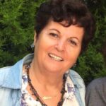 Yonca Şahinbaş Instagram - Başta emekli bir ilkokul öğretmeni olan annem olmak üzere bize emek veren, biz olmamızı sağlayan tüm öğretmenlerimizin ellerinden öperim. Saygıyla.