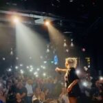 Yonca Evcimik Instagram - Dün akşam Kocaeli Jolly Joker sahnesi ve “Cesaretim Yok” korosu ❤️🍀