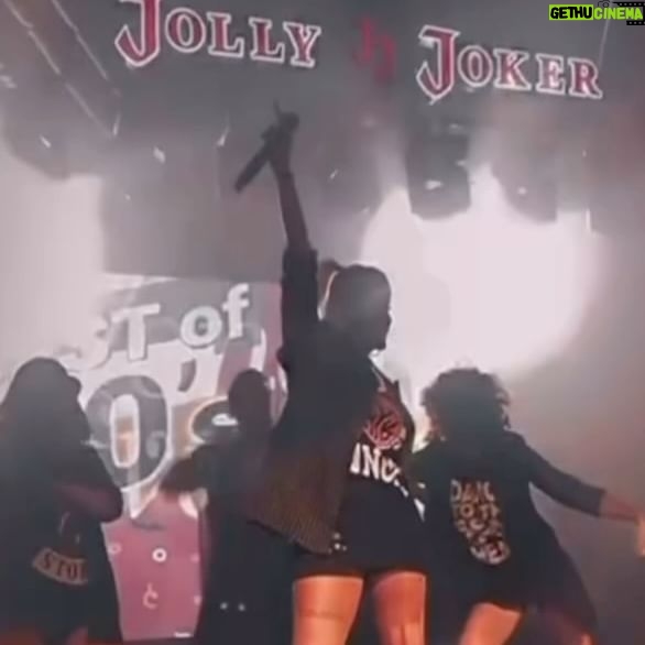 Yonca Evcimik Instagram - Dün Kocaeli Jolly Joker sahnemiz ❤️🍀 Ne güzel bir konser oldu ama ❤️ Tekrar görüşmek üzere @kocaeli.jollyjoker