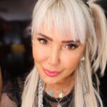 Yonca Evcimik Instagram - Bursa! Birazdan sahne zamanı 🍀❤️ Konser için son dakikalar🌟