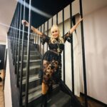 Yonca Evcimik Instagram – Birazdan konser vakti 🍀 Kıyafetimle aşk yaşamaca ❤️ image maker @senemhakki 🥂