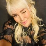 Yonca Evcimik Instagram – Birazdan konser vakti 🍀 Kıyafetimle aşk yaşamaca ❤️ image maker @senemhakki 🥂