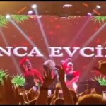 Yonca Evcimik Instagram – 2023’ün son konserini dün akşam İstanbul @ifbesiktas ‘da verdik. Coşkunuz enerjiniz şahaneydi ❤️🍀 Yeni yılda yeni konserlerde görüşmek üzereeee🍀 @djhakankufundur