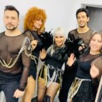 Yonca Evcimik Instagram - Dün geceden🍀 Hem konser hem düğün bir arada ✨Canım Melike ve Ali çok mutlu olun 🙏🏼 @melikeeagir dün geceden Hatay’da efsane dügün🌟 Kostümler için @neslihan_zebun çok teşekkürler 🌟