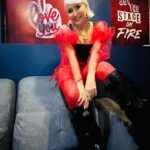 Yonca Evcimik Instagram - Bu akşamki @ifbesiktas konserimizden kulis halleri ❤️🍀üst tasarım @senemhakki 😍🥰