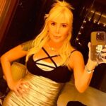 Yonca Evcimik Instagram – Denizli Jolly Joker konseri için hazırlıklar tamam🍀 Birazdan sahnee 🍀🧨