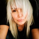 Yonca Evcimik Instagram - Yeni konserleri ve yazın çıkaracağım sürprizi düşünüyorum 🚀🧨🤫