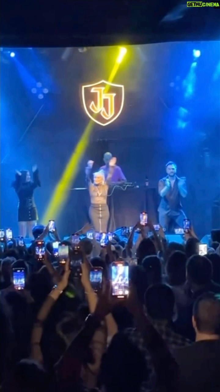 Yonca Evcimik Instagram - Dün akşam Adana @adana.jollyjoker konserimiz 🍀 Ne güzel bir gece oldu ❤️ Tekrar görüşmek üzere 🍀 @byaltinelplus